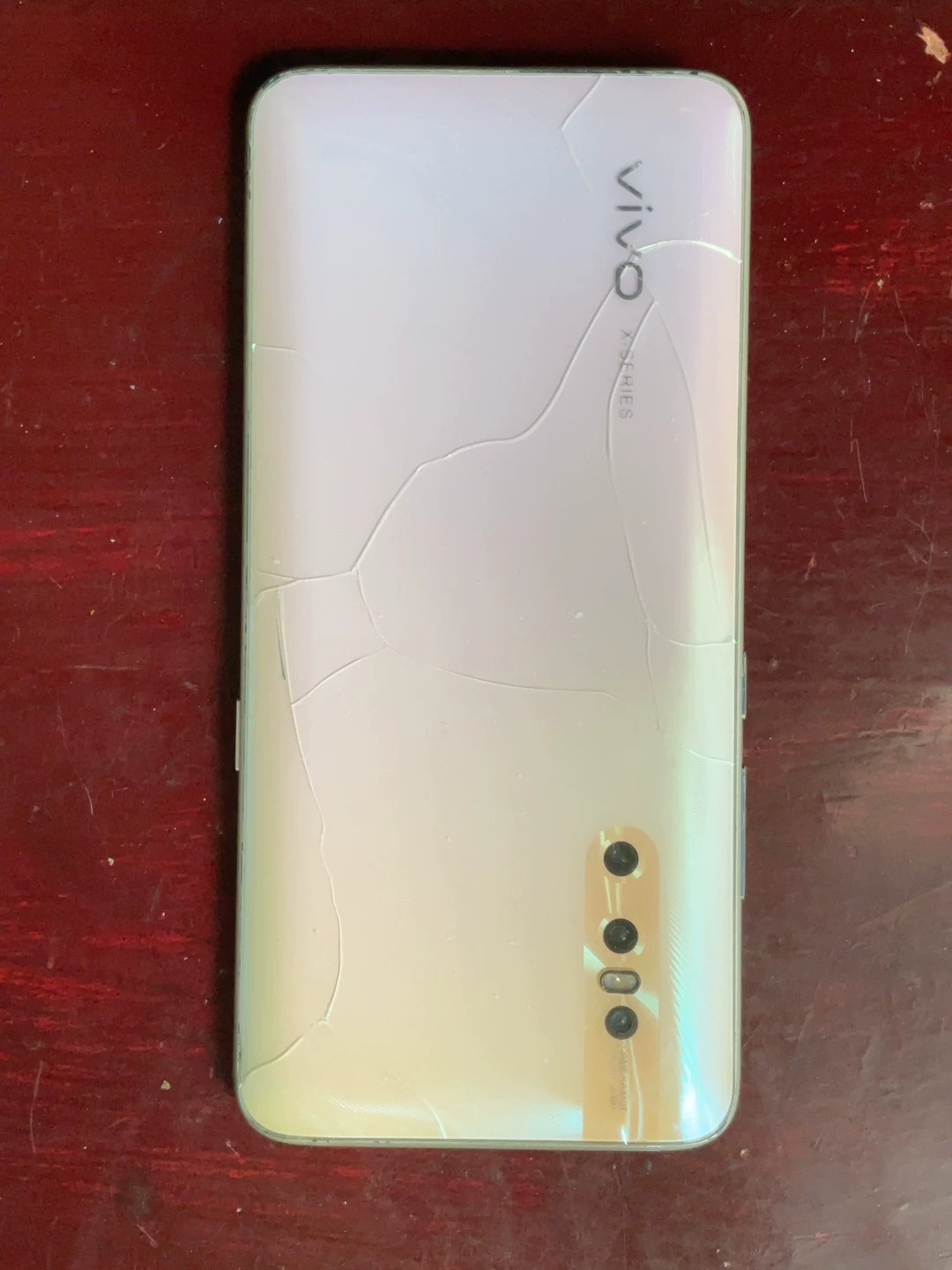 vivox27 内存8+128 功能正常,后壳碎, 升降摄像头,拍照清楚,使用流畅 用于工作机,备用机,学习机,老年机 功能正常 成色如图 vivox27 内存8+128 功能正常,后壳碎, 升降摄像头,拍照清楚,使用流畅 用于工作机,备用机,学习机,老年机 功能正常 成色如图